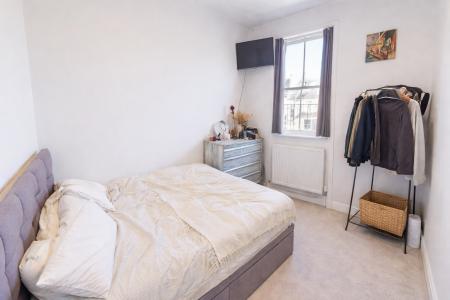 3 bedroom Flat to let in Brunswick Place, Hove, BN3