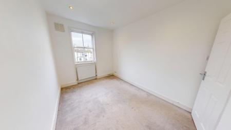 3 bedroom Flat to let in Brunswick Place, Hove, BN3