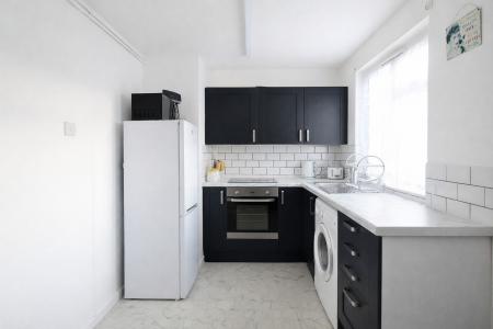 2 bedroom Flat to let in Collingwood Close, Peacehaven, BN10