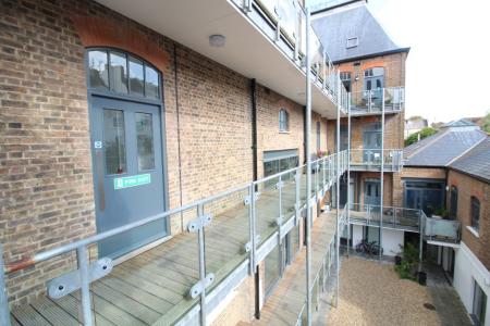 2 bedroom Flat to let in Holland Road, Hove, BN3