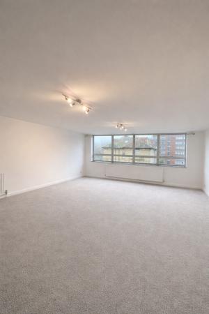 2 bedroom Flat to let in Eaton Road, Hove, BN3