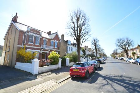 1 bedroom Flat to let in Walsingham Road, Hove, BN3