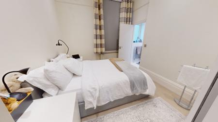 2 bedroom Flat to let in First Avenue, Hove, BN3