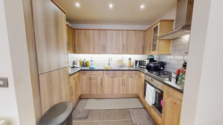 2 bedroom Flat to let in First Avenue, Hove, BN3