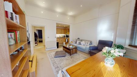 2 bedroom Flat to let in First Avenue, Hove, BN3