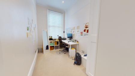 2 bedroom Flat to let in First Avenue, Hove, BN3