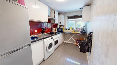2 bedroom Flat to let in London Road, Patcham, Brighton, BN1