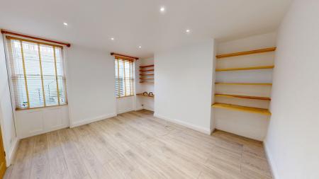 3 bedroom Flat to let in Park Crescent, Brighton, BN2