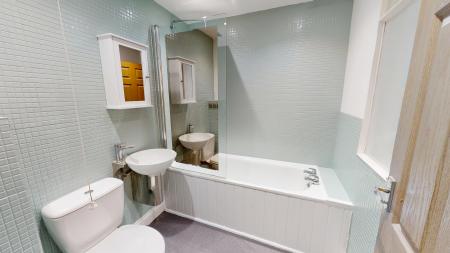 3 bedroom Flat to let in Park Crescent, Brighton, BN2