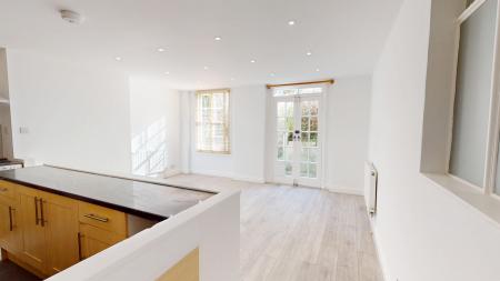 3 bedroom Flat to let in Park Crescent, Brighton, BN2