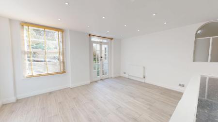 3 bedroom Flat to let in Park Crescent, Brighton, BN2