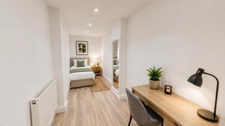3 bedroom Flat to let in Park Crescent, Brighton, BN2