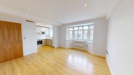 1 bedroom Flat to let in Western Road, City Centre, Brighton, BN1