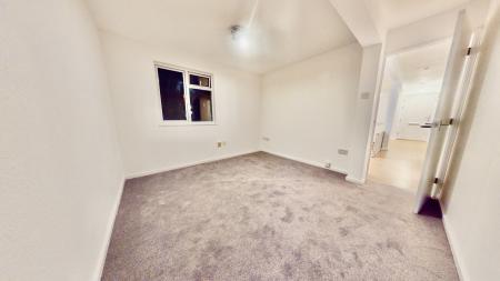 2 bedroom Flat to let in Trafalgar Close, Peacehaven, BN10