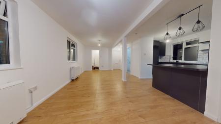 2 bedroom Flat to let in Trafalgar Close, Peacehaven, BN10