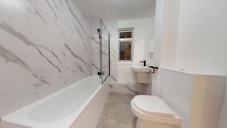 2 bedroom Flat to let in Trafalgar Close, Peacehaven, BN10