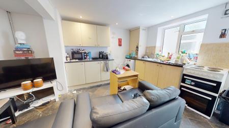 5 bedroom Semi-detached house to let in Upper Lewes Road, Moulsecoomb, Brighton, BN2