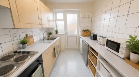 1 bedroom Flat to let in Holland Road, Hove, BN3