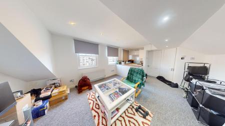 1 bedroom Flat to let in First Avenue, Hove, BN3
