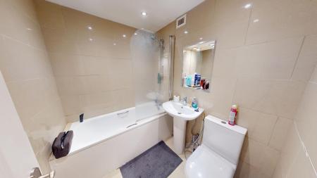 2 bedroom Flat to let in Russell Square
