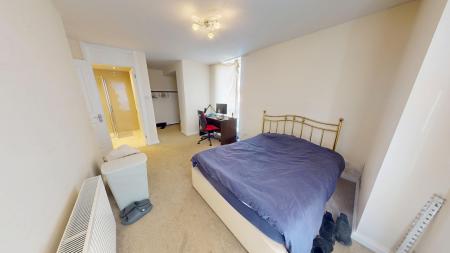 2 bedroom Flat to let in Russell Square