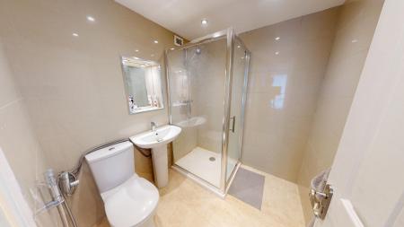 2 bedroom Flat to let in Russell Square