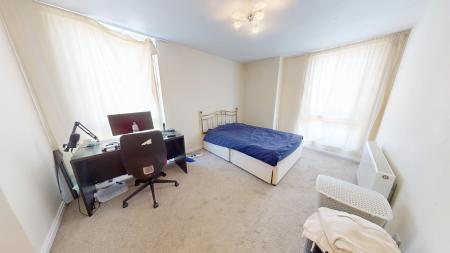 2 bedroom Flat to let in Russell Square