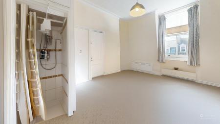1 bedroom Studio flat to let in First Avenue, Hove, BN3