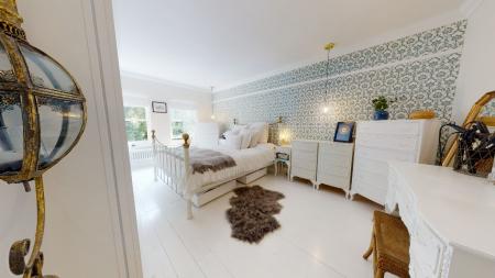 2 bedroom Flat to let in Eaton Gardens, Hove, BN3