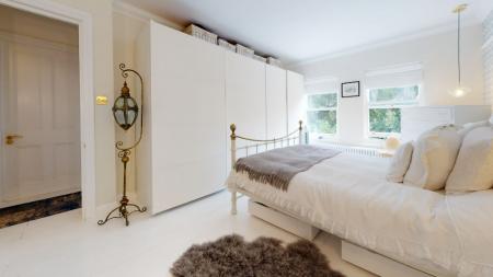 2 bedroom Flat to let in Eaton Gardens, Hove, BN3