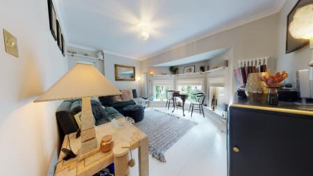 2 bedroom Flat to let in Eaton Gardens, Hove, BN3