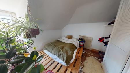 3 bedroom Flat to let in Denmark Villas, Hove, BN3