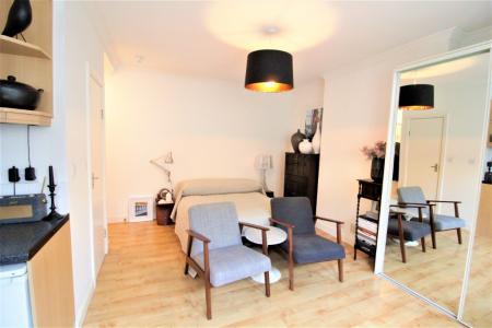 1 bedroom Studio flat to let in Powis Road, City Centre, Brighton, BN1