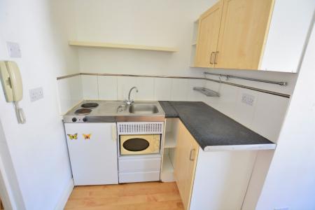 1 bedroom Studio flat to let in Powis Road, City Centre, Brighton, BN1
