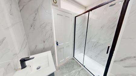 2 bedroom Flat to let in Clarence Square, Brighton, BN1