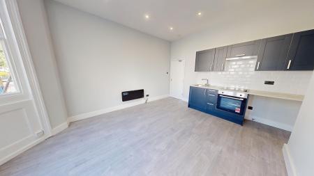2 bedroom Flat to let in Clarence Square, Brighton, BN1