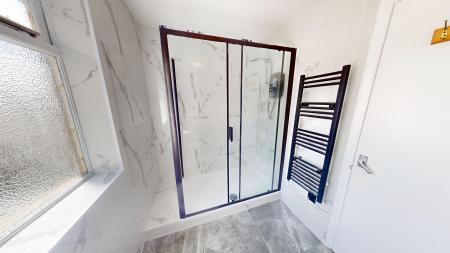 2 bedroom Flat to let in Clarence Square, City Centre, Brighton, BN1