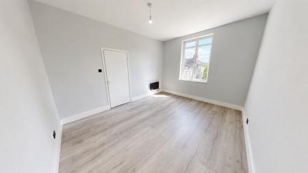2 bedroom Flat to let in Clarence Square, City Centre, Brighton, BN1