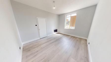 2 bedroom Flat to let in Clarence Square, City Centre, Brighton, BN1
