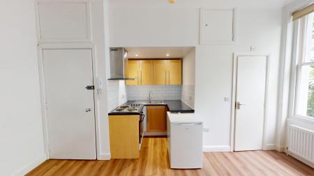 1 bedroom Studio flat to let in Powis Road, Brighton, BN1