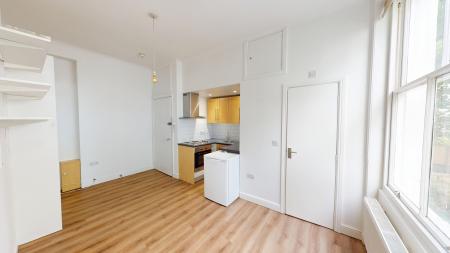 1 bedroom Studio flat to let in Powis Road, Brighton, BN1