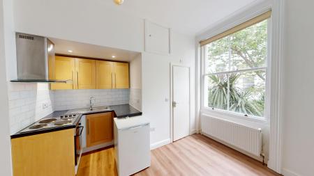 1 bedroom Studio flat to let in Powis Road, Brighton, BN1