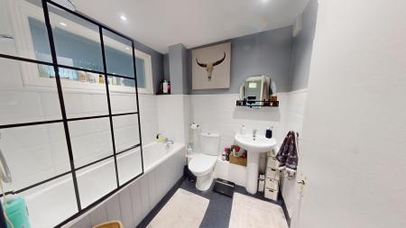 2 bedroom Flat to let in Woodland Parade, Hove, BN3