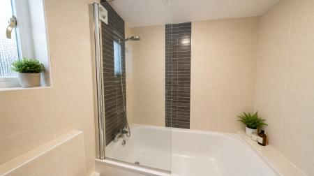 2 bedroom Flat to let in Brunswick Road, Hove, BN3