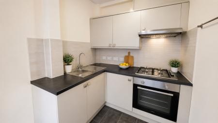 2 bedroom Flat to let in Brunswick Road, Hove, BN3