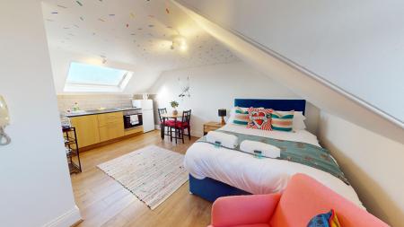 1 bedroom Studio flat to let in Ship Street, City Centre, Brighton, BN1