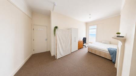 4 bedroom Flat to let in 54-55 Kings Road, Brighton, BN1