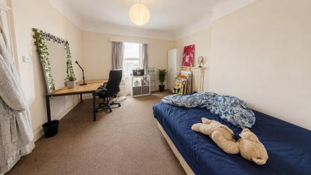 4 bedroom Flat to let in 54-55 Kings Road, Brighton, BN1
