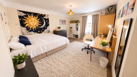 4 bedroom Flat to let in 54-55 Kings Road, Brighton, BN1