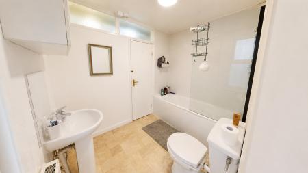 4 bedroom Flat to let in 54-55 Kings Road, Brighton, BN1